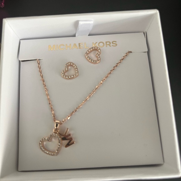 Michael Kors Rose Gold Crystal Heart Stud Earring & Logo Charm necklace Box Set - Picture 4 of 5